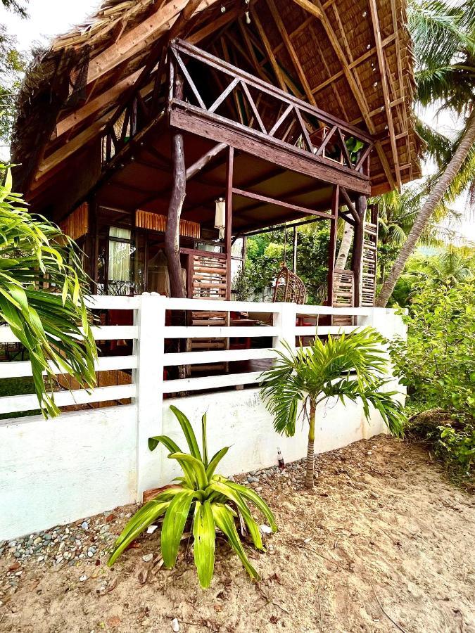 Amami Beachfront Villa With Private Beach Puerto Galera Zewnętrze zdjęcie