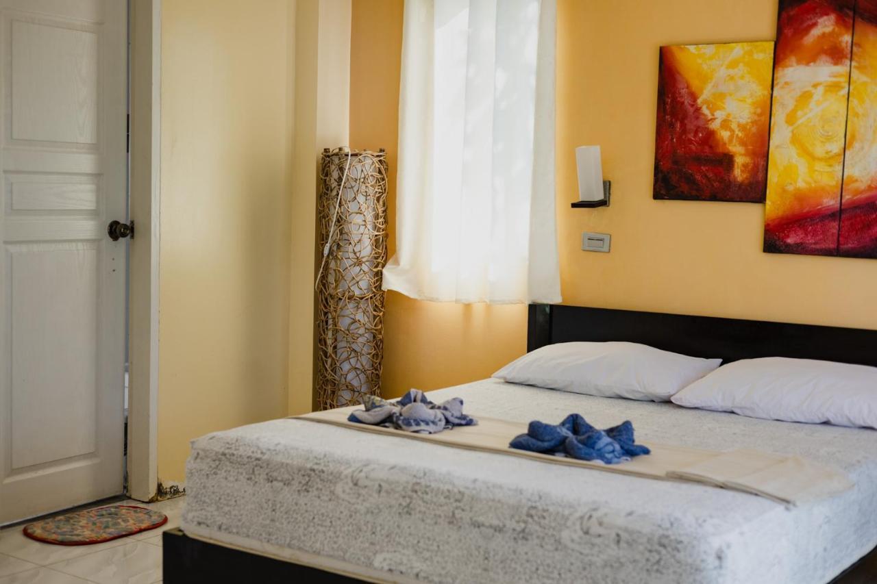 Amami Beachfront Villa With Private Beach Puerto Galera Zewnętrze zdjęcie