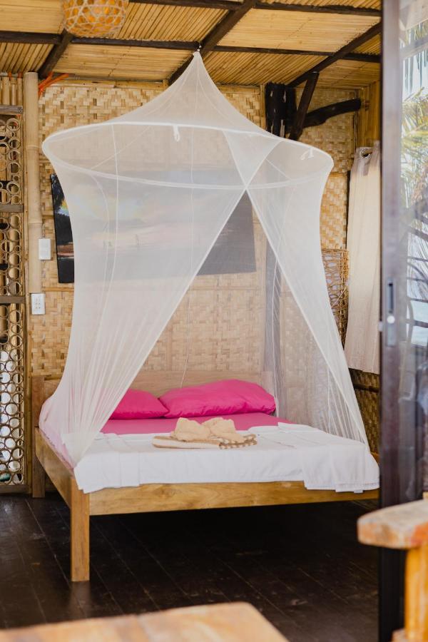 Amami Beachfront Villa With Private Beach Puerto Galera Zewnętrze zdjęcie