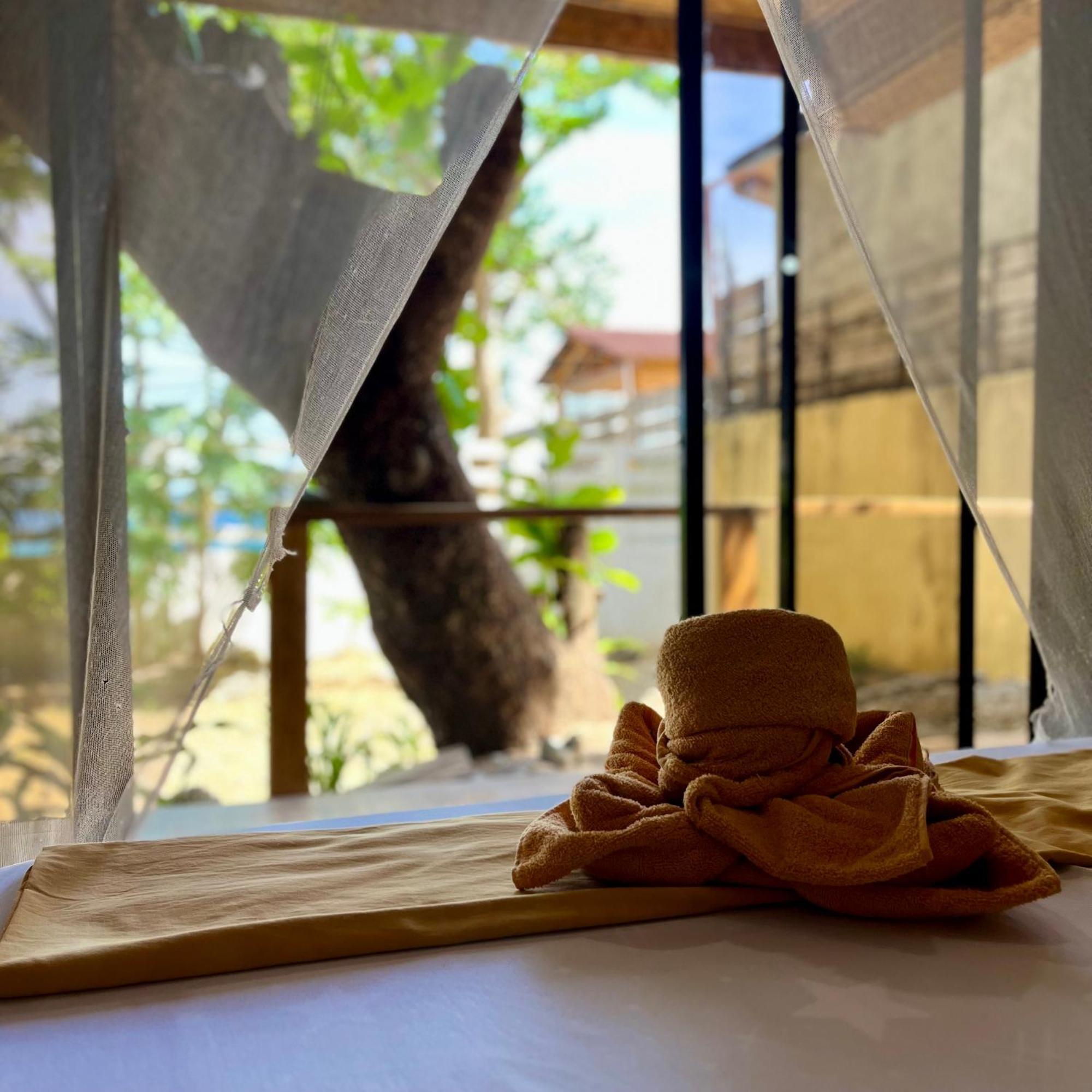 Amami Beachfront Villa With Private Beach Puerto Galera Zewnętrze zdjęcie