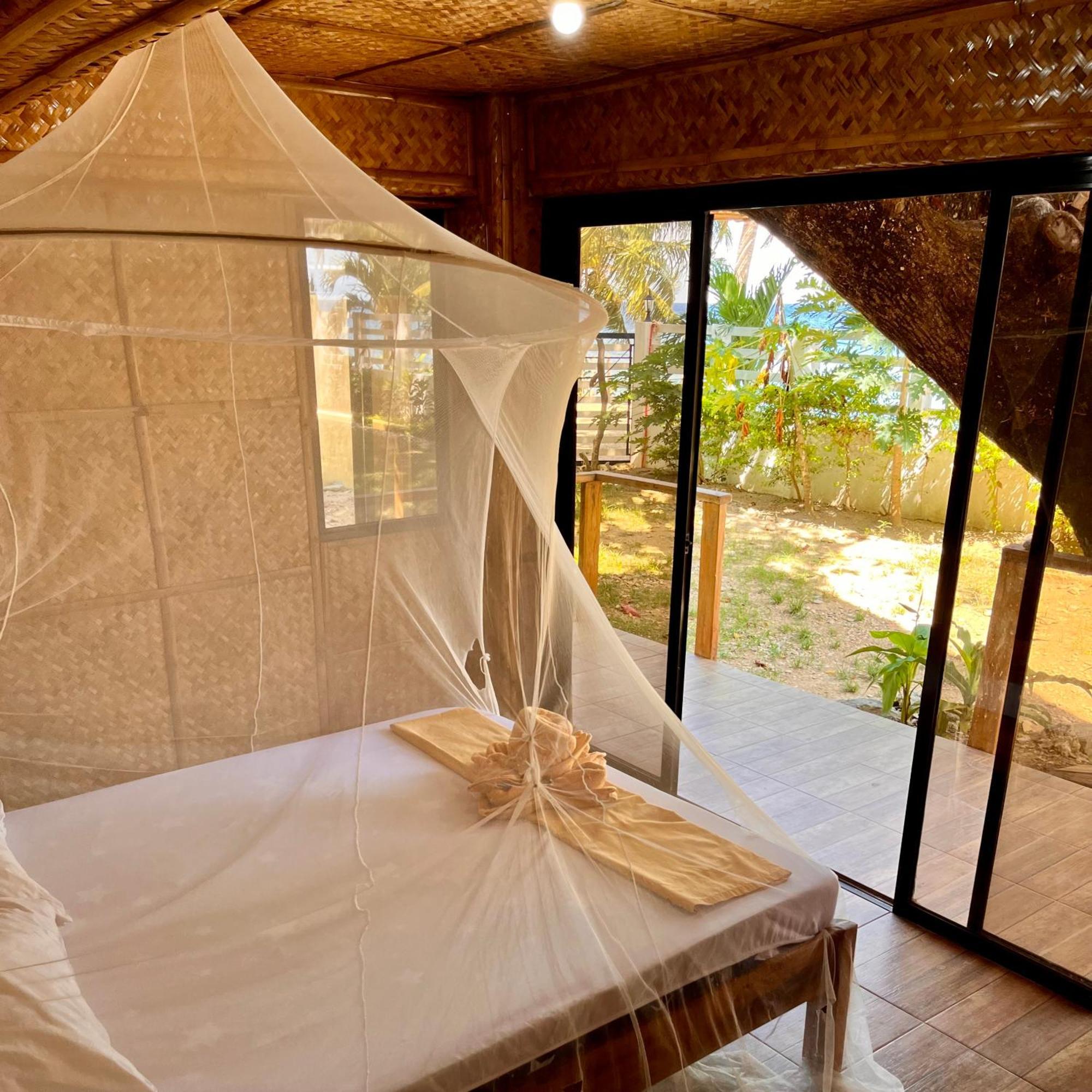 Amami Beachfront Villa With Private Beach Puerto Galera Zewnętrze zdjęcie